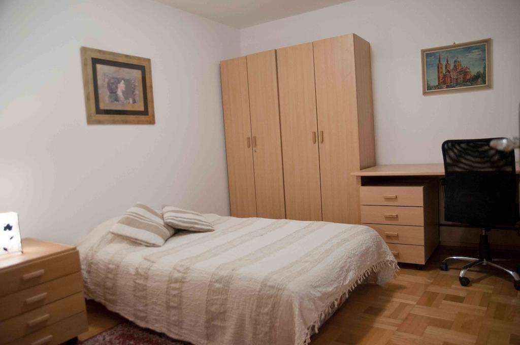 Apartment Ðakovo Oda fotoğraf